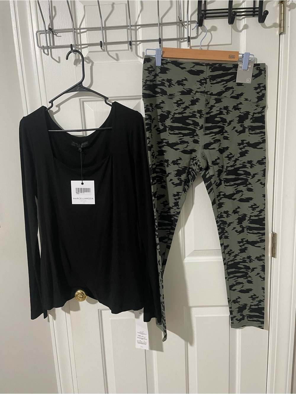 Black Top with Olive Camo Leggings Set xl nwt